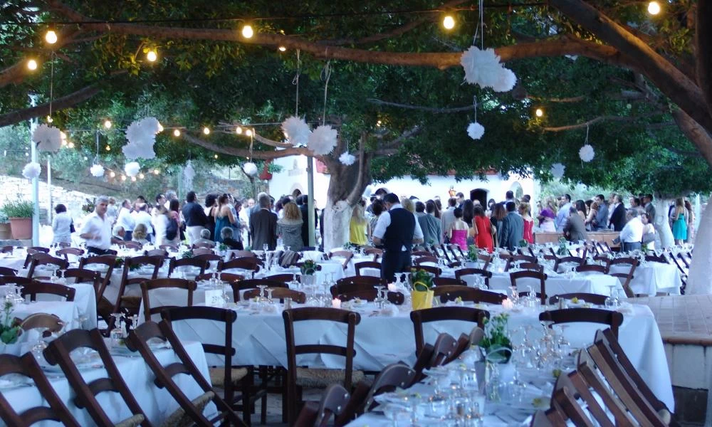 Γάμο για 1500 καλεσμένους: "Εμάς δεν μας πιάνει ο κορονοϊός"!